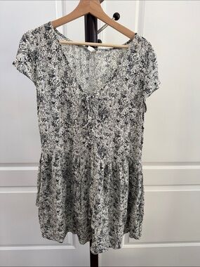 Treasure & Bond Black and White Floral V-Neck Peplum dress